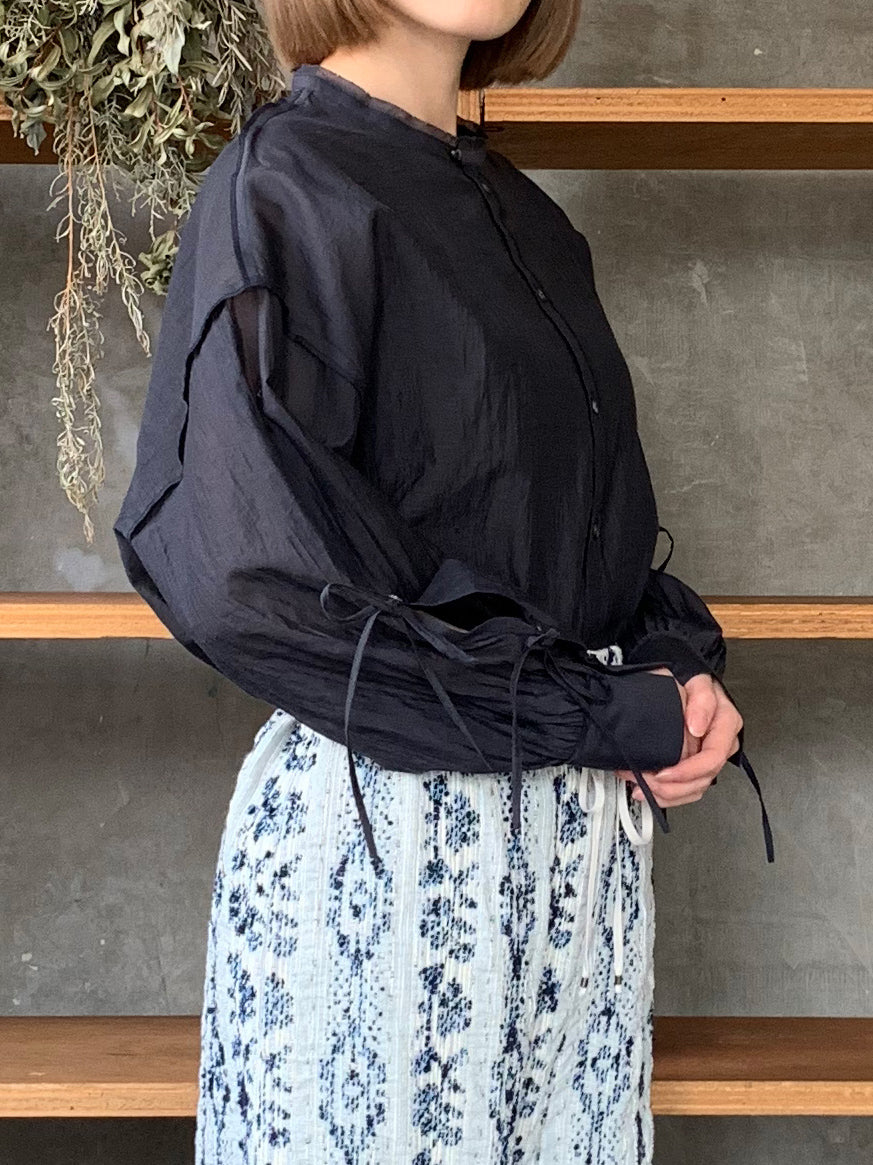 qiri / veil ribbon blouse（チャコール）