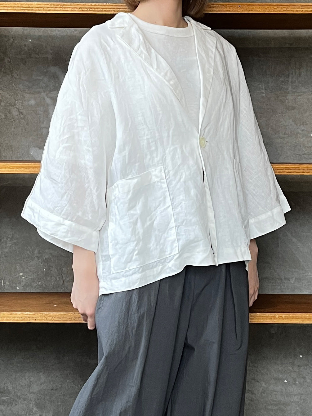 【SALE】UNIVERSAL TISSU / フレンチリネン ドルマンスリープシャツジャケット（オフ）