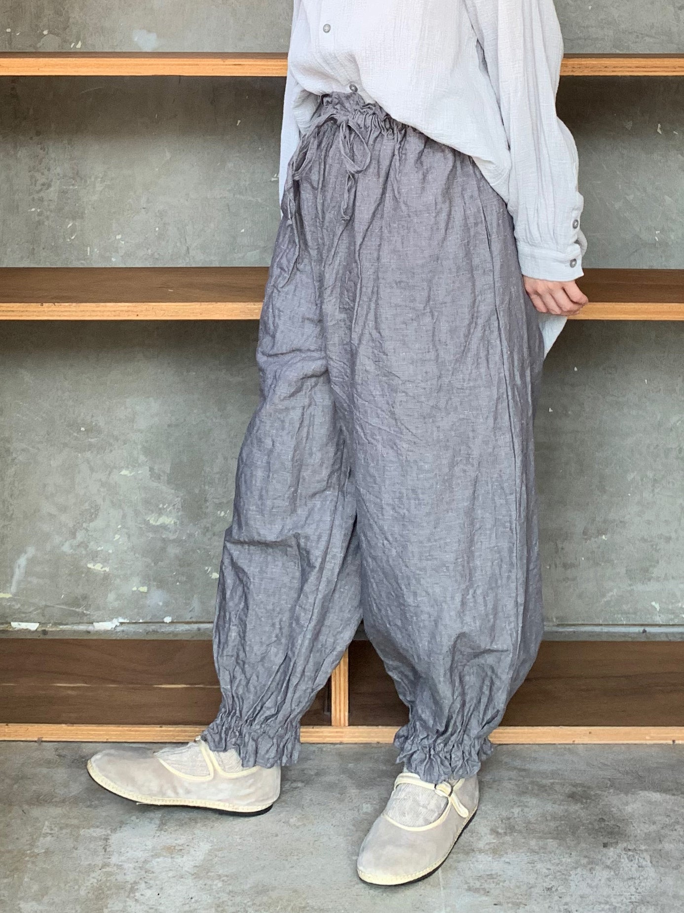 ROBE de PEAU / ANKLE TIED PANTS (GRAY)
