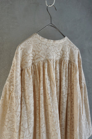Re arrival!! IKKUNA / shawl-sleeve lace blouse