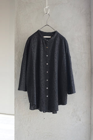 IKKUNA / shawl-collar lace blouse