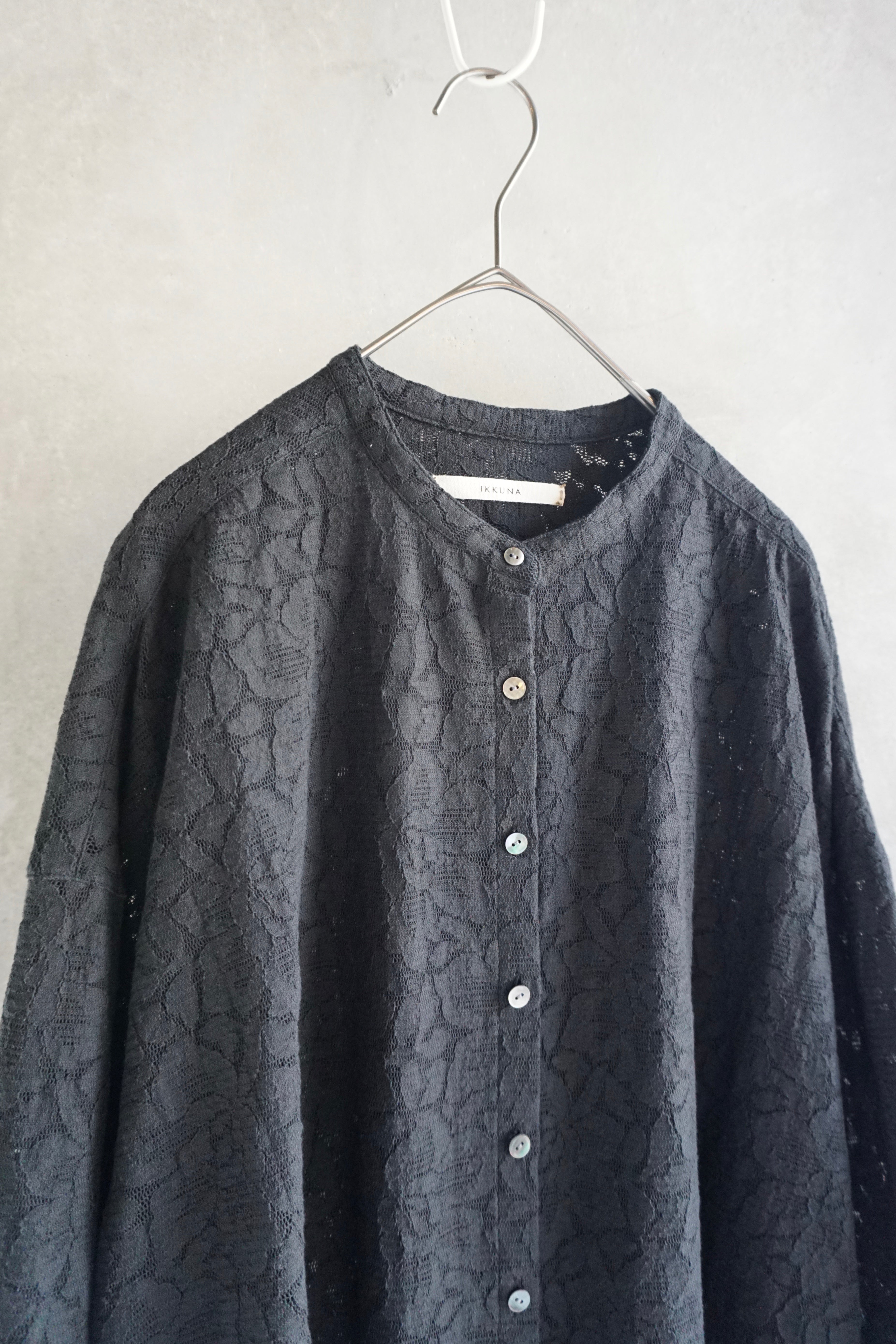 IKKUNA / shawl-collar lace blouse