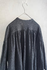 IKKUNA / shawl-collar lace blouse