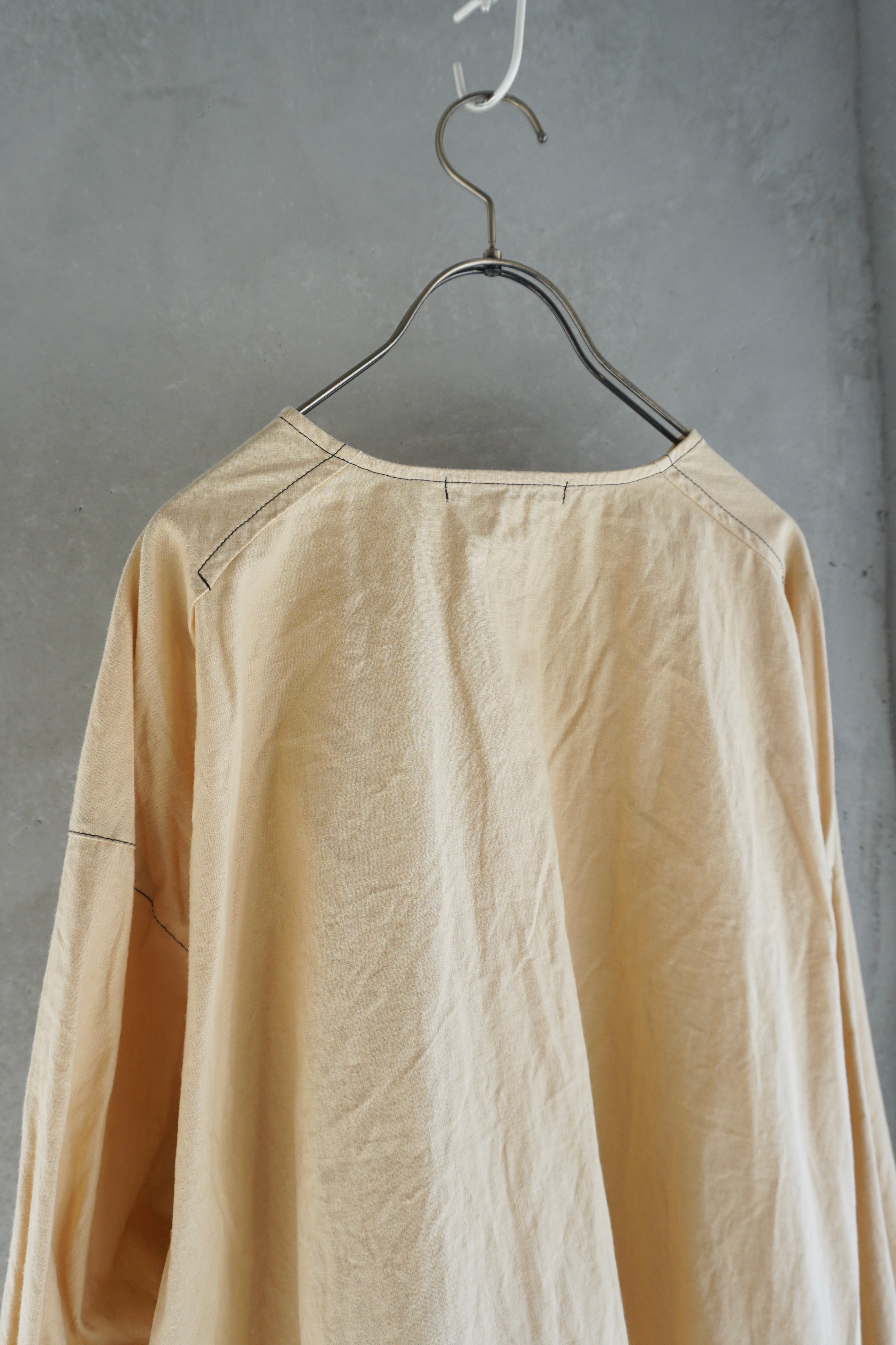 Vlas Blomme / Historical Cloth ステッチヨークブラウス