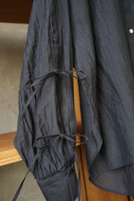 qiri / veil ribbon blouse（チャコール）