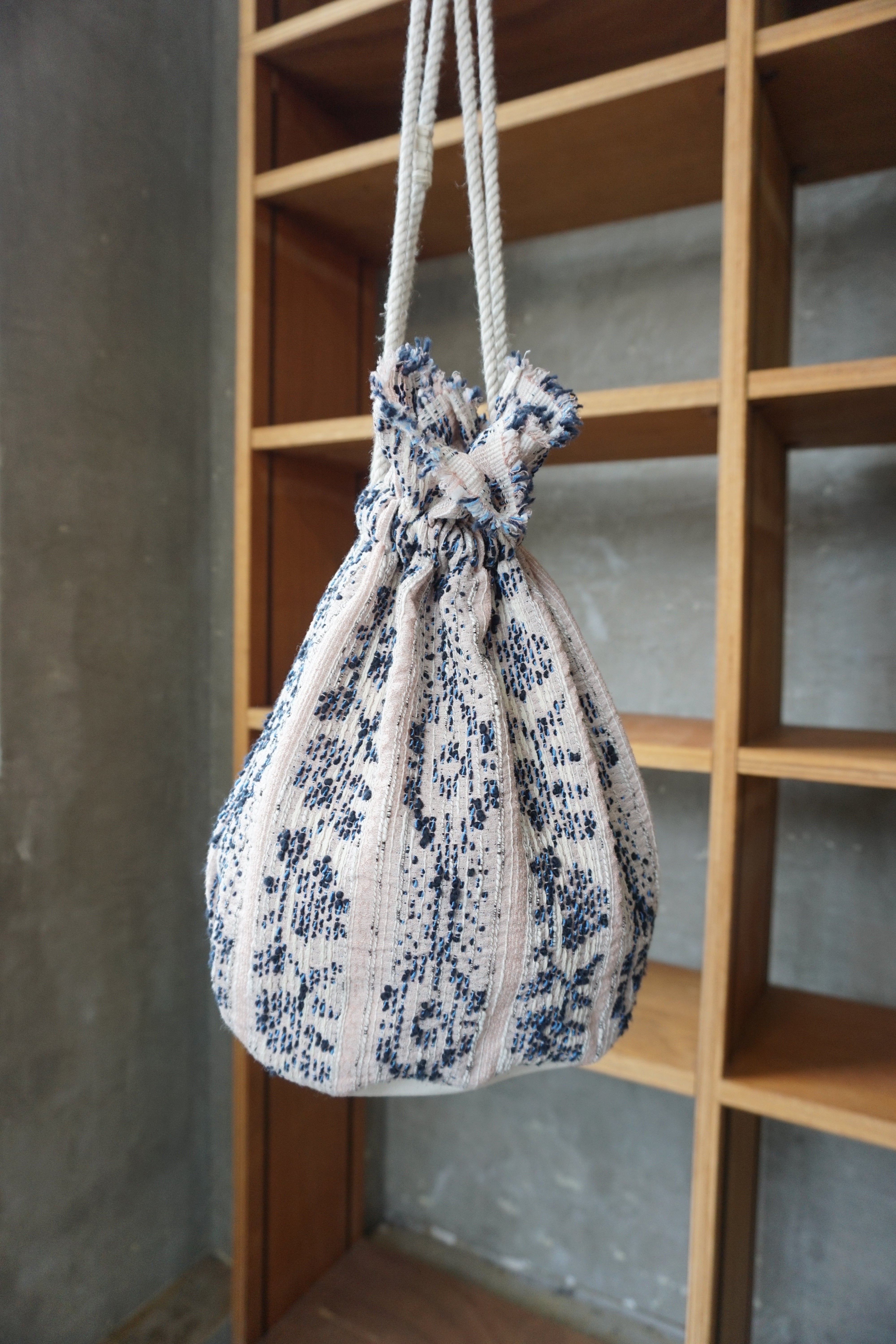 qiri / mix yarn jacquard 巾着bag（ピンク）