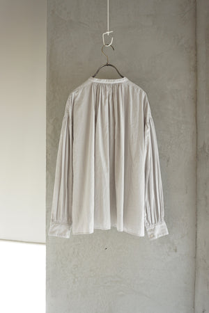 IKKUNA / puff-sleeve blouse