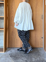 ROBE de PEAU / Circular Smocking Shirt (White)