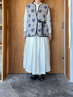 qiri / sarasa raised jacquard vest (gray)