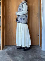 qiri / sarasa raised jacquard vest (gray)