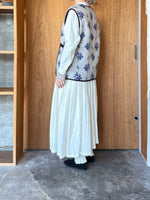 qiri / sarasa raised jacquard vest (gray)
