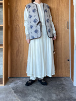 qiri / sarasa raised jacquard vest (gray)