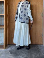qiri / sarasa raised jacquard vest (gray)