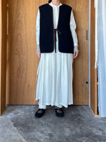 qiri / sarasa raised jacquard vest (gray)