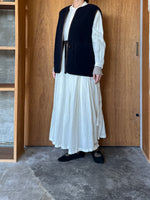 qiri / sarasa raised jacquard vest (gray)