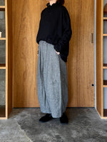 tumugu / ガーゼ裏毛 × リネンレーヨン天日干しワッシャー フリルカラープルオーバー（BLACK）