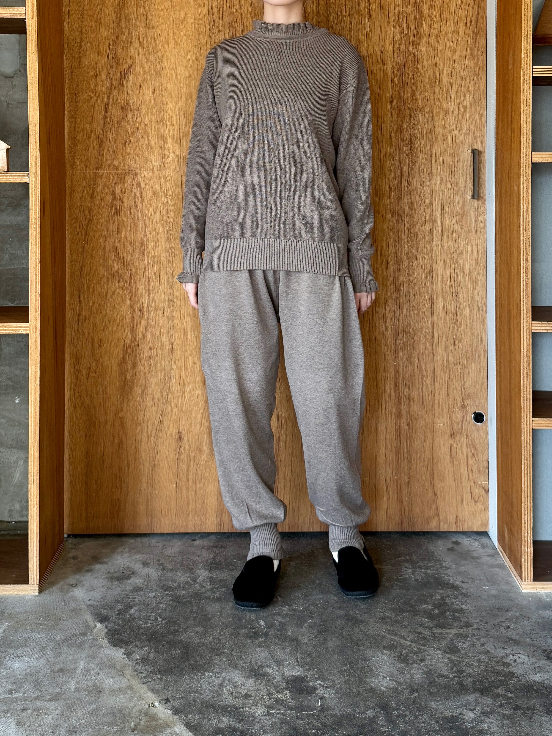 tumugu / ランダムリブニット フリルレギンス（MOLE BROWN）