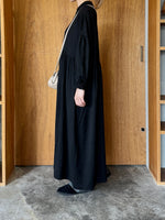 UNIVERSAL TISSU / ウォッシャブルウール天竺 モックネックOP（クロ）