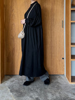 UNIVERSAL TISSU / ウォッシャブルウール天竺 モックネックOP（クロ）