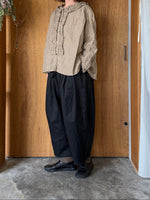 tumugu / テンセルリネンストライプ フリルブラウス（BEIGE）