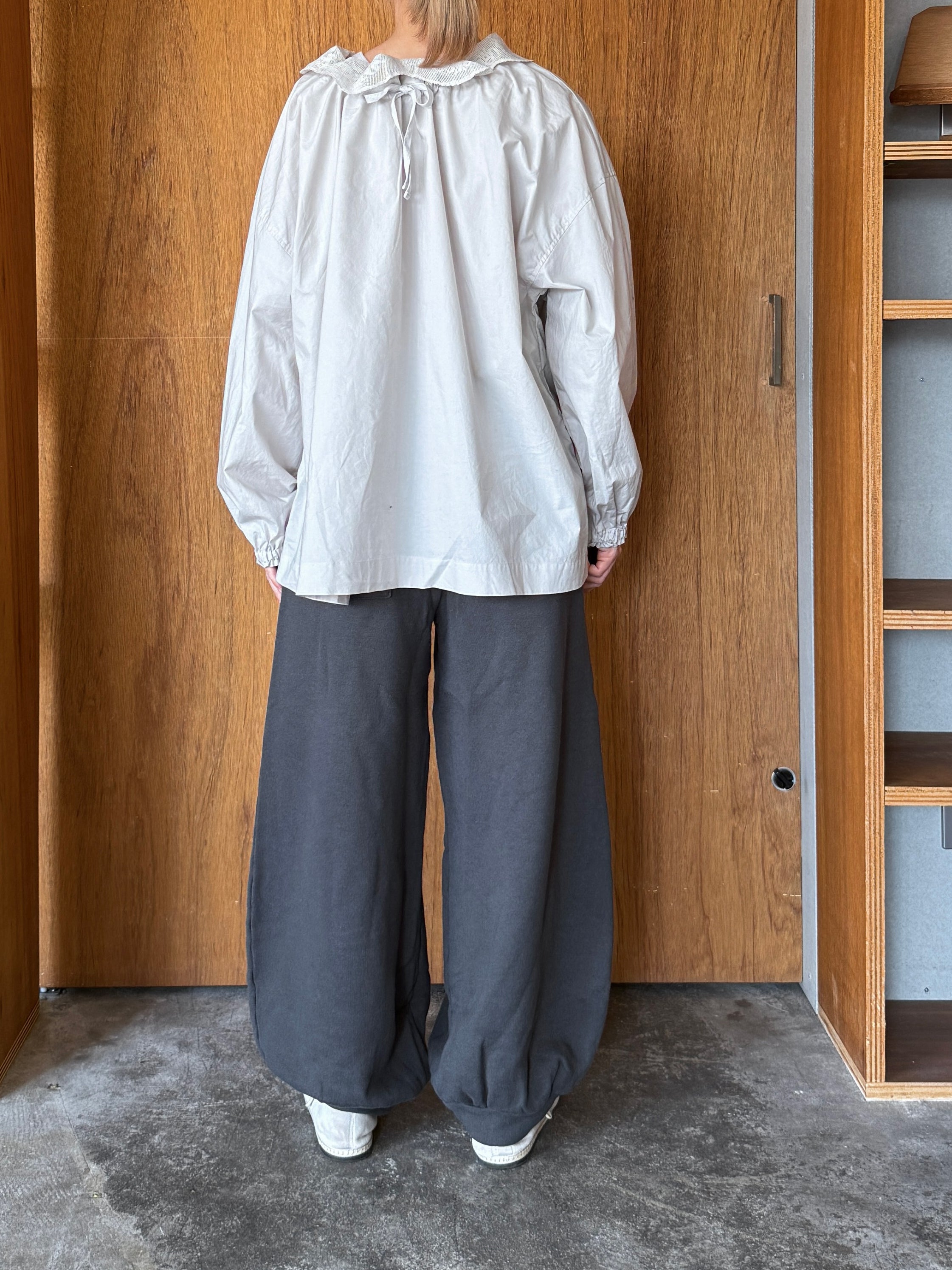 UNIVERSAL TISSU / ナチュラルタイプライター イタリアンフィレレース2wayブラウス（グレージュ）