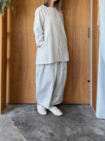 ROBE de PEAU / SATIN CAMILLE TUCKED PANTS (LIGHT GRAY)