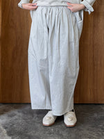 ROBE de PEAU / SATIN CAMILLE TUCKED PANTS (LIGHT GRAY)