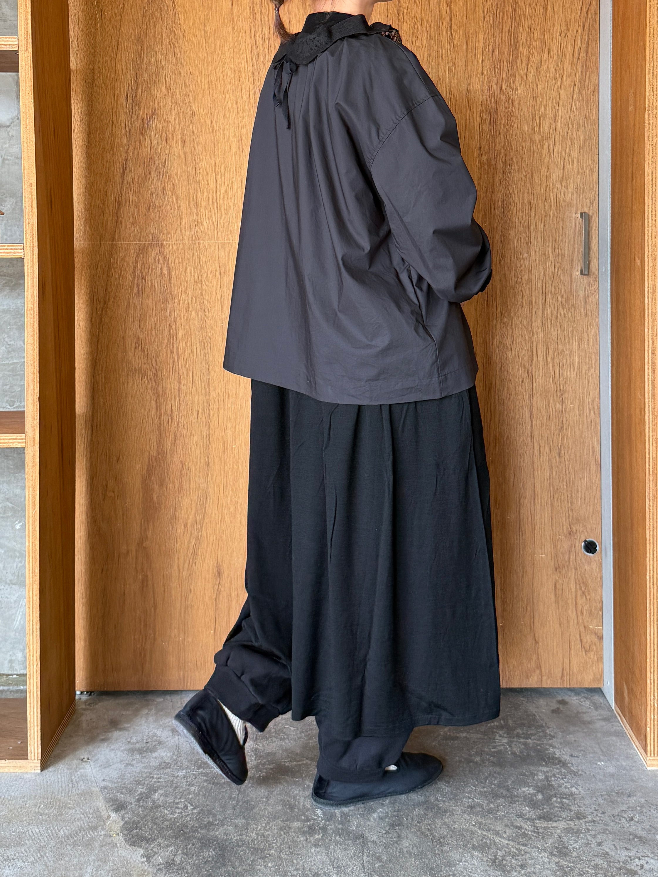 UNIVERSAL TISSU / ナチュラルタイプライター イタリアンフィレレース2wayブラウス（クロ）