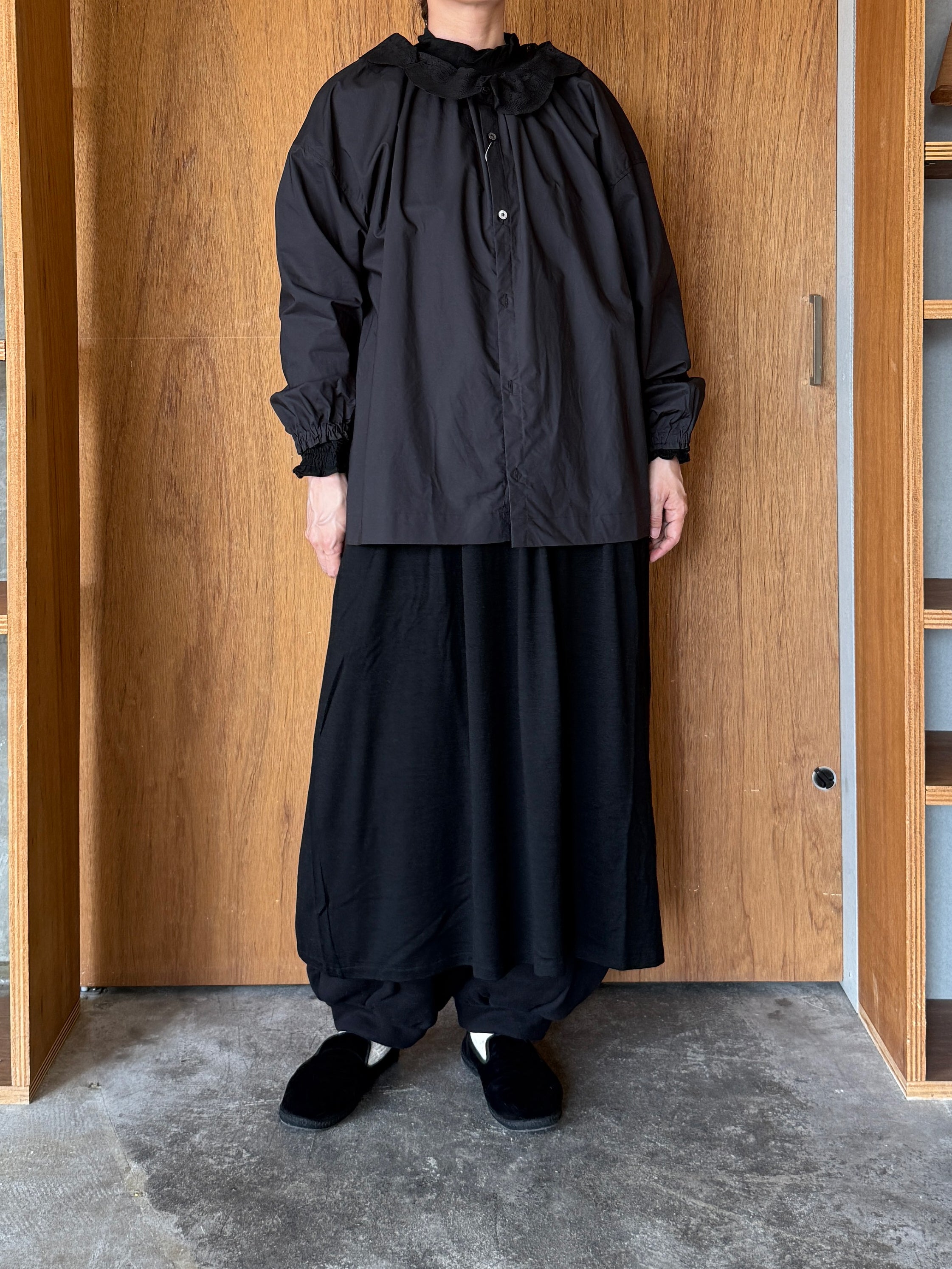 UNIVERSAL TISSU / ナチュラルタイプライター イタリアンフィレレース2wayブラウス（クロ）