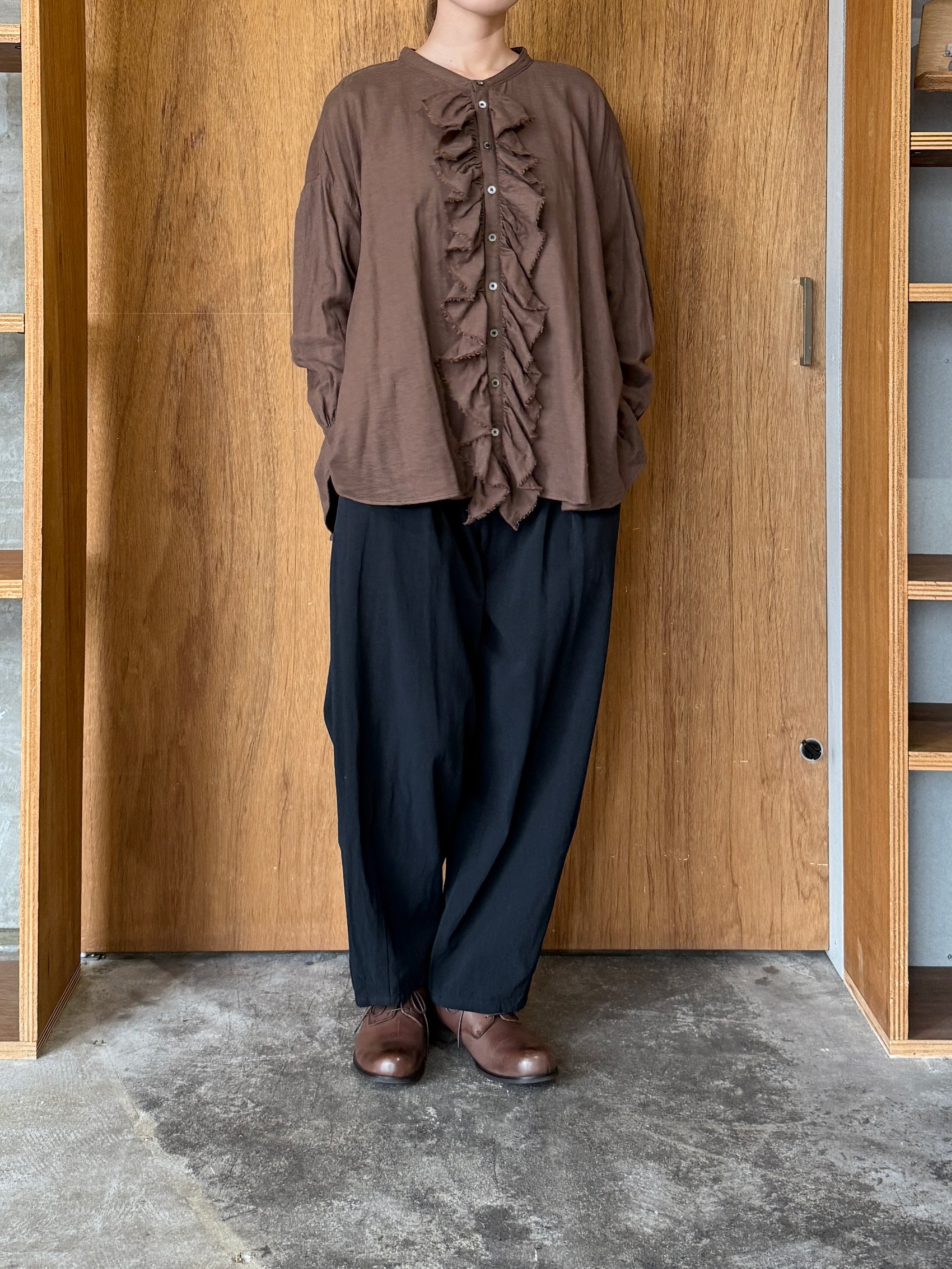 Vlas Blomme / Cotton Twill ワンタックテーパードパンツ(Black)