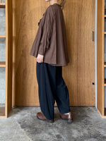 suzuki takayuki / ruffred blouse（cacao brown）