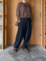 suzuki takayuki / ruffred blouse（cacao brown）
