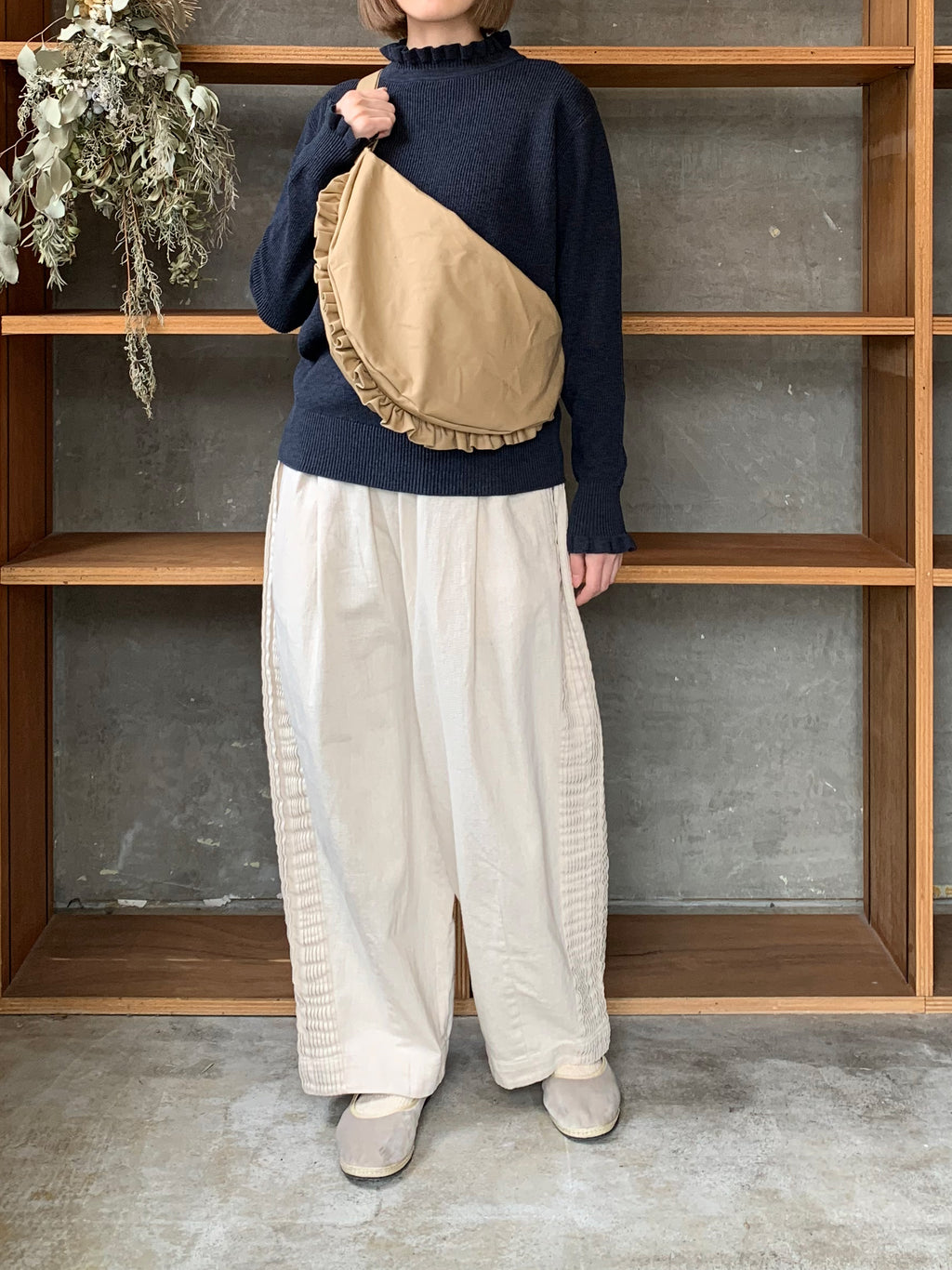 tumugu / ランダムリブニット フリルハイネック（NAVY）