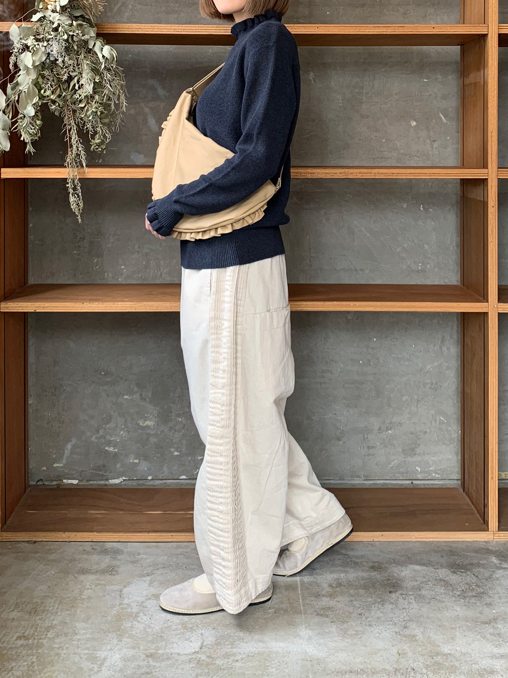 tumugu / ランダムリブニット フリルハイネック（NAVY）
