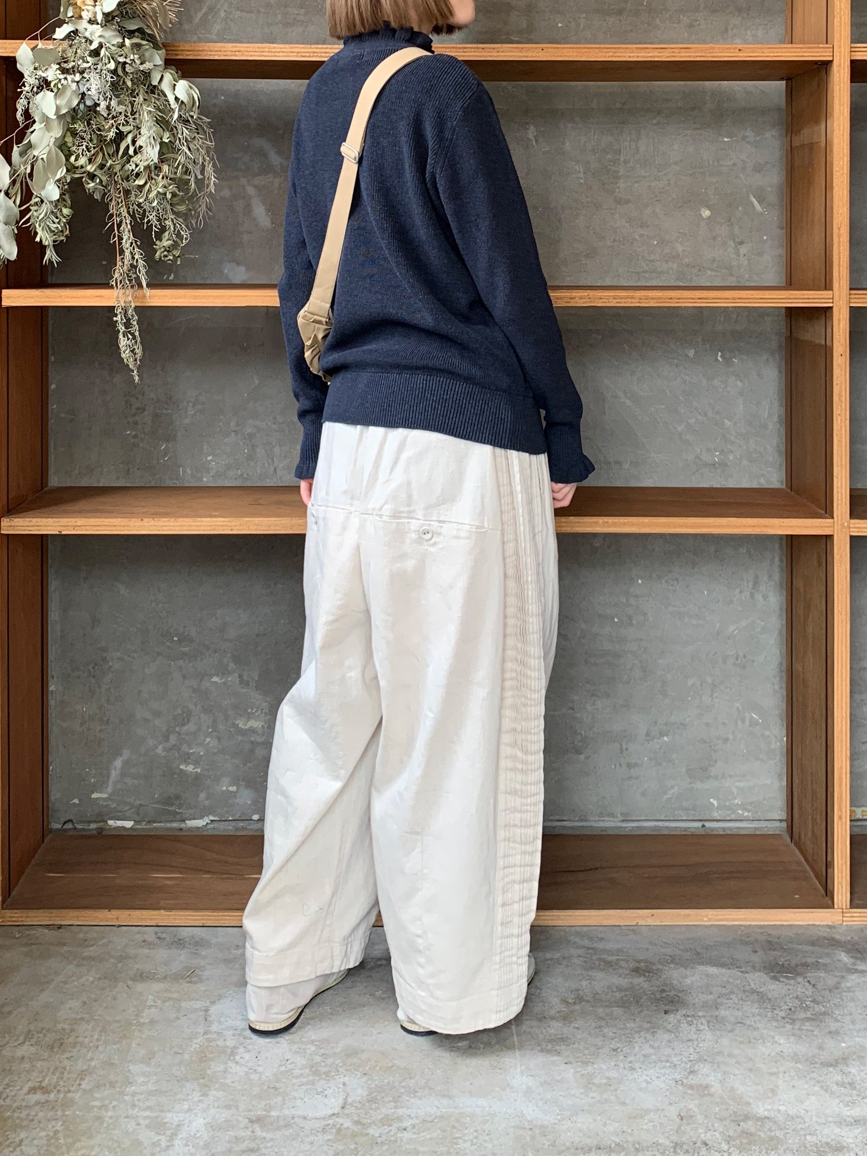 tumugu / ランダムリブニット フリルハイネック（NAVY）