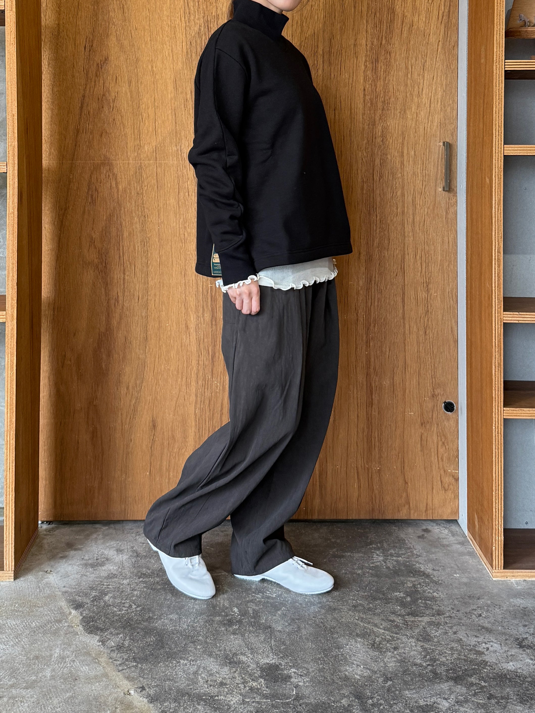 Vlas Blomme / Cotton Twill ワンタックテーパードパンツ(Brown)