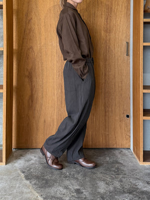 Vlas Blomme / Cotton Twill ワンタックテーパードパンツ(Brown)