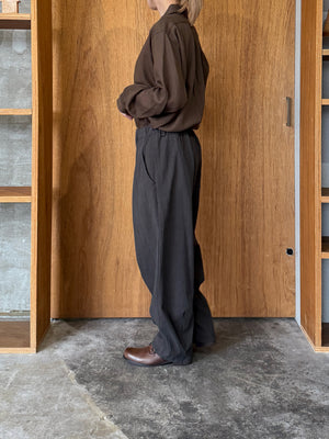 Vlas Blomme / Cotton Twill ワンタックテーパードパンツ(Brown)