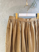 ROBE de PEAU / SATIN CAMILLE TUCKED PANTS (MOCHA)