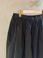 ROBE de PEAU / SATIN CAMILLE TUCKED PANTS (BLACK)