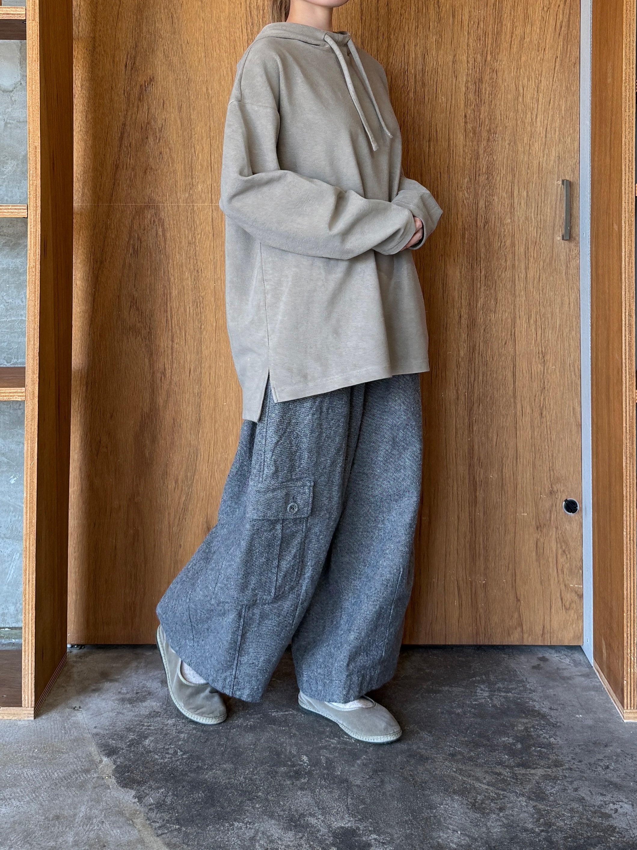 TISSU / オーガニックコットンパイル ヘリンボンジャージー フーディ（グレージュ）