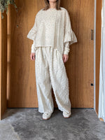 qiri / 花吹雪 jacquard frill blouse (ベージュ)