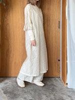 qiri / 花吹雪 jacquard frill one-piece (ベージュ)