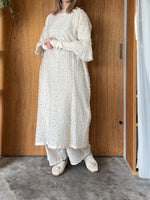 qiri / 花吹雪 jacquard frill one-piece (ベージュ)
