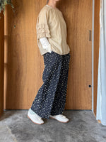 GASA*/  葉影のリズム Frilled sleeves blouse (amber beige)