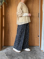 qiri / 花吹雪 jacquard gather wide pants (チャコール)