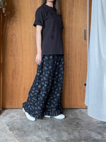 qiri / antique chain embroidery Tee (チャコール)