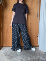 qiri / plie flower JQ  pants (チャコール)