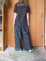qiri / antique chain embroidery Tee (チャコール)