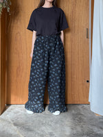 qiri / antique chain embroidery Tee (チャコール)